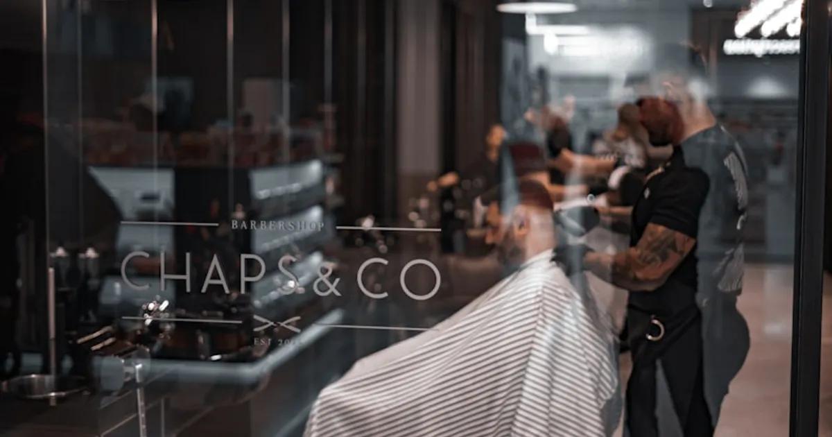 Esteticién vs Esteticista: Diferencias, Formación y Servicios