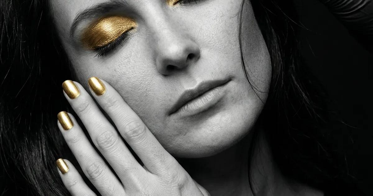 look nochevieja uñas maquillaje coordinado — Maquillaje en Adrian Beauty Studio